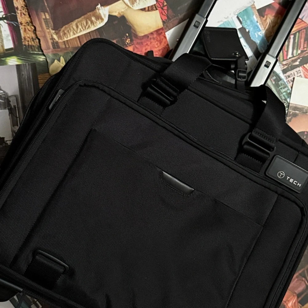 Tumi 🕶️ corner